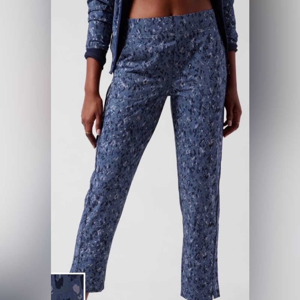 Athleta Brooklyn Ankle Travel Pant Captivate
Chrome Blue Size 2